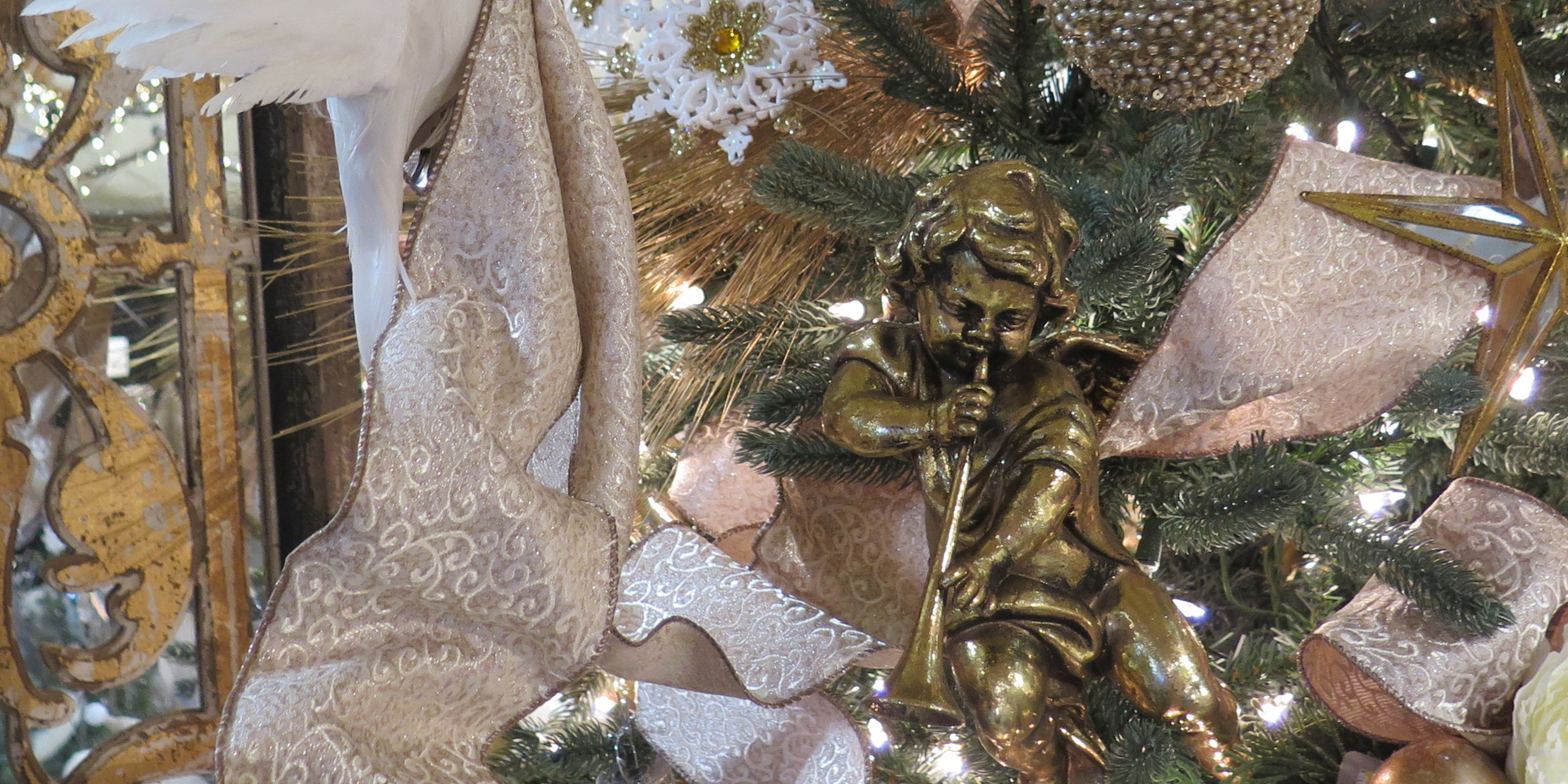 FreshCut and Artificial Christmas Trees, Christmas Decorations and