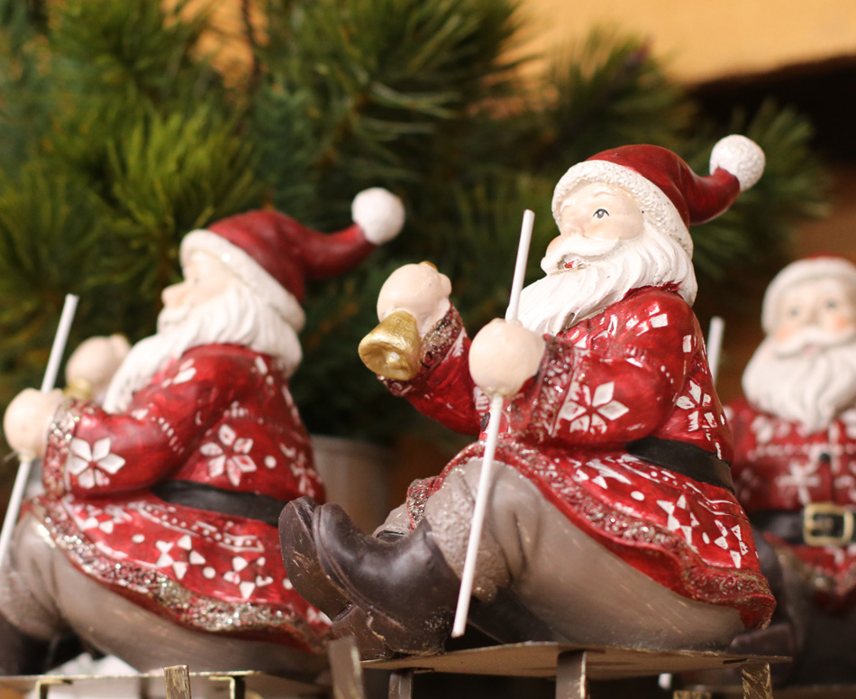 Sleighing Santa Figurines