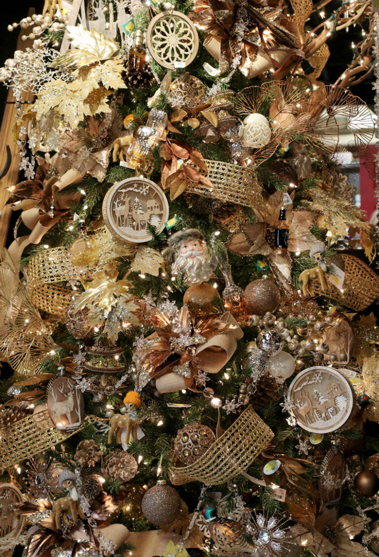 Detail of our gold decked tree